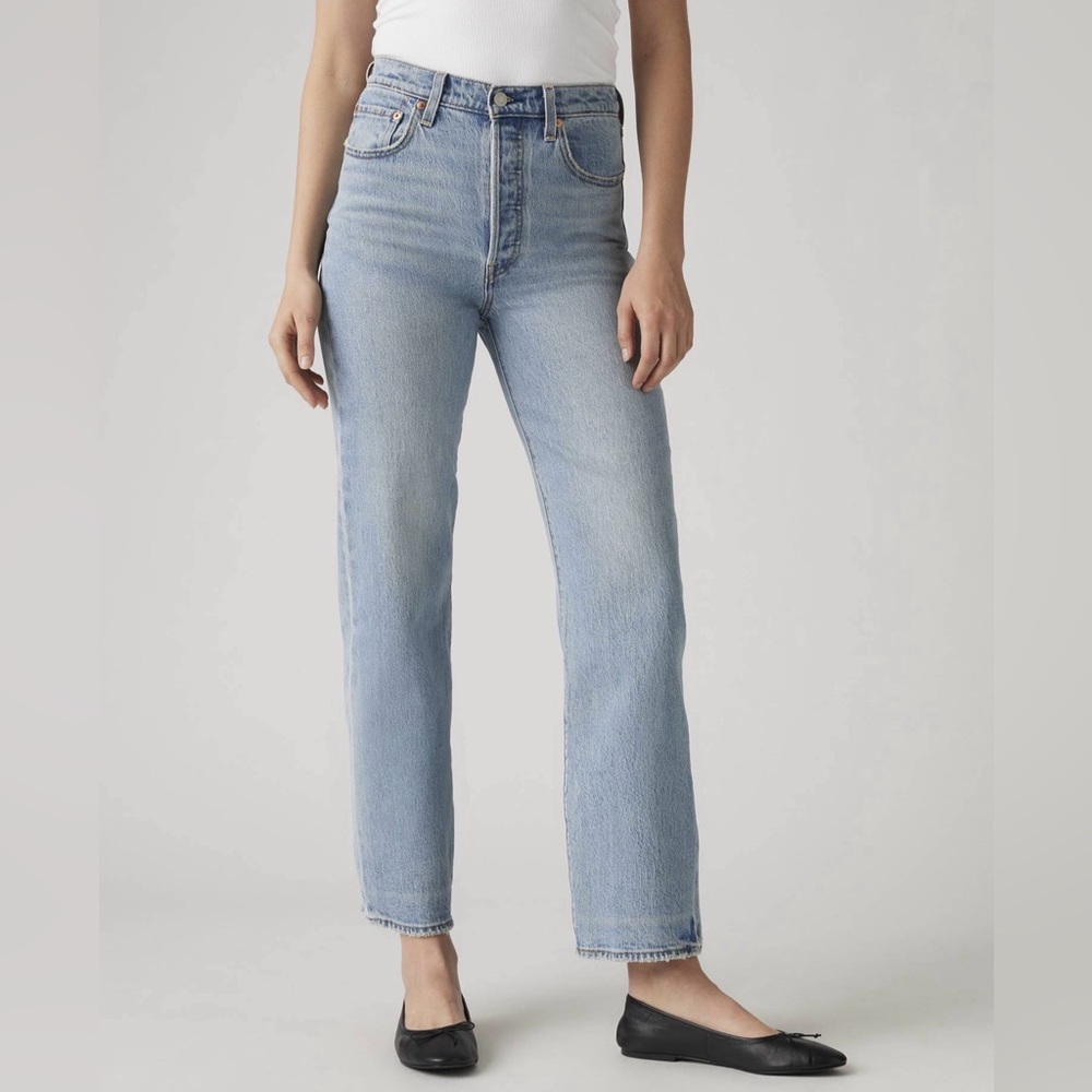 Levi’s Light Wash High-Rise Straight Women’s Jeans